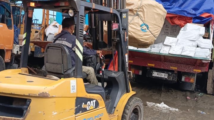 Cahaya Sejati Logistik Trucking